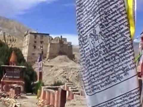 
Tsarang chorten and Dzong (fort) - Lo Monthang Youtube Video by Ed van der Kooy and Piet Warffemius
